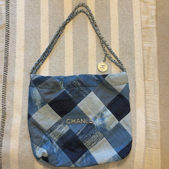 CHANEL DENIUM Shoulder Tote/Hobo Bag w Chanel snaps with charm - Picture 2 of 16